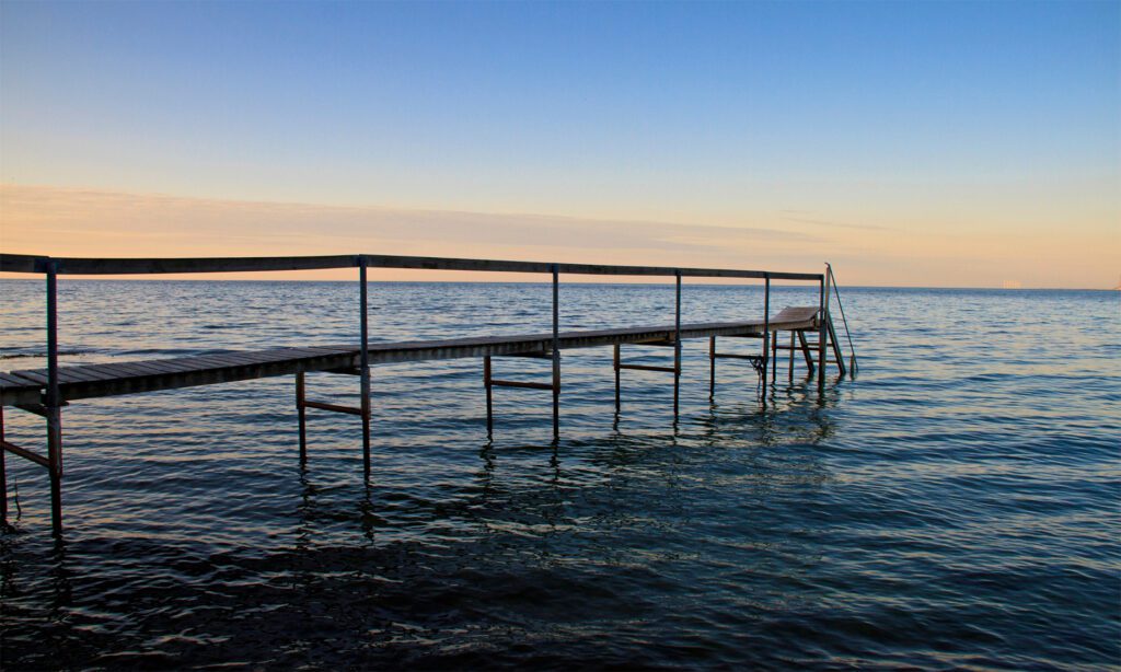 Badebrücke auf Fünen an der Ostsee am Tårup Strand